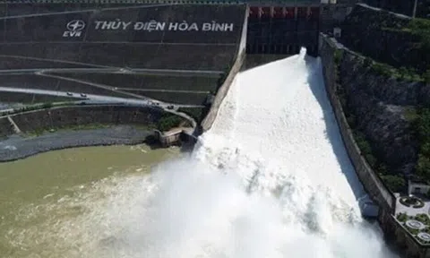 Hồ thủy điện căng mình ứng phó bão Wipha