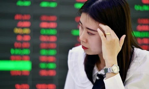 Nhà đầu tư 'than khóc' trong phiên chứng khoán bị bán tháo lịch sử