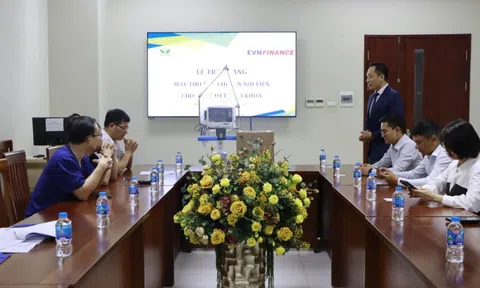 EVNFinance trao tặng máy thở di động hiện đại cho Bệnh viện Nhi Trung ương
