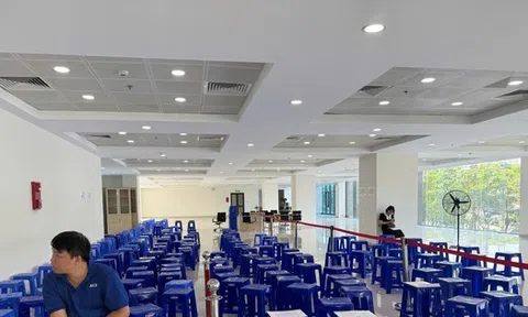 Trung tâm hành chính công Hà Nội bất ngờ 'vắng khách' ngày đầu tuần