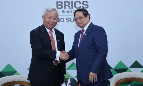 Thủ tướng đề nghị AIIB hỗ trợ Việt Nam huy động vốn làm đường sắt