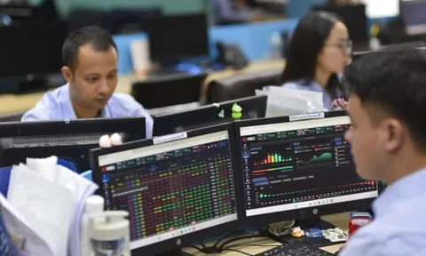 Lý do nhiều công ty chứng khoán làm việc xuyên lễ