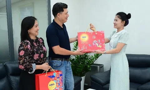 Doanh nghiệp tặng quà Trung thu sớm, đón “sóng kép” từ mùa tri ân