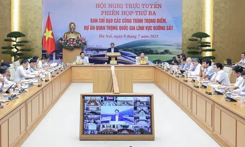 Đẩy nhanh dự án đường sắt, quyết liệt xóa nhà tạm