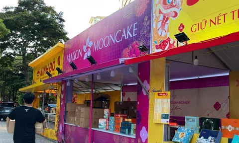 Bánh Trung thu xa xỉ tiền triệu "đổ bộ" thị trường