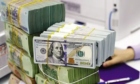 Ngày 4/6: Ngân hàng Nhà nước lần đầu tiên tăng tỷ giá trung tâm lên trên 25.000 đồng, giá USD ngân hàng tiếp tục kịch trần