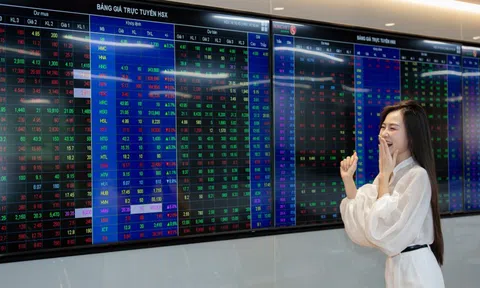 Chứng khoán tăng dựng đứng, VN30-Index chạm 1.700