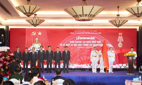 Petrolimex Sài Gòn vinh dự đón nhận Huân chương Lao động hạng Nhất