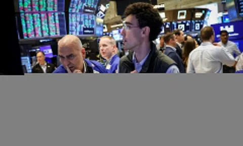 Chứng khoán Mỹ biến động trái chiều sau quyết định của Fed