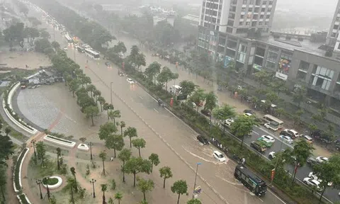 Khu nhà giàu Ciputra được ví như "làng chài" bởi hễ mưa lớn là ngập trong "biển nước" nhưng giá biệt thự trăm tỷ/căn