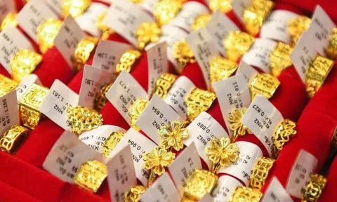 Chiều 18/8: Giá vàng miếng lập đỉnh mới