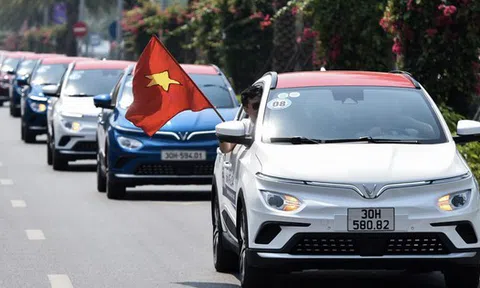 Nóng: VinFast dừng cứu hộ bằng xe sạc lưu động, chuyển sang cứu hộ bằng xe kéo