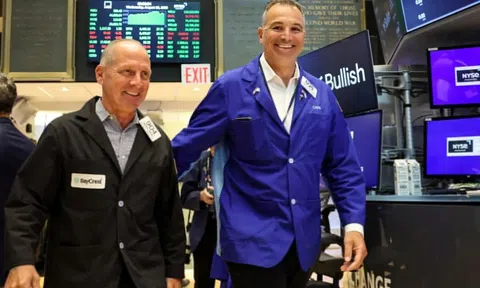 Chứng khoán Mỹ liên tục vượt đỉnh