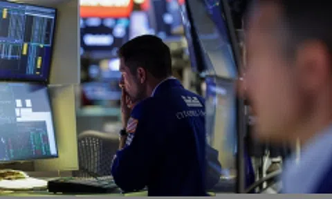 Chứng khoán Mỹ bất ngờ rơi