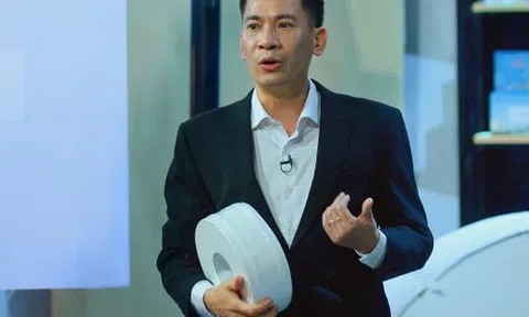 CEO Thế Giới Giấy muốn tặng 2 container giấy loại 2 cho bà con vùng lũ Nghệ An: "Loại giấy này không đẹp mắt nhưng 100% giá trị như hàng loại 1, nhà tôi và nhân viên vẫn dùng"