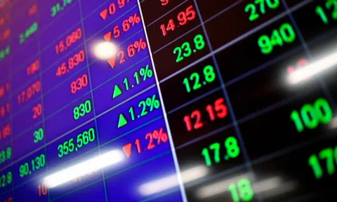 Chứng khoán cao chưa từng thấy, VN-Index vượt dễ 1.600 điểm