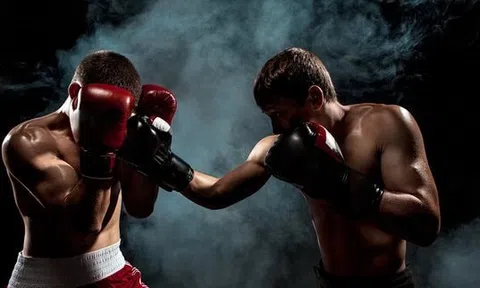 Kinh tế Việt Nam dự báo sẽ vượt Singapore, Thái Lan… mở ra cơ hội lớn cho ngành bán lẻ, song doanh nghiệp đang phải đối mặt với “cú đấm kép”