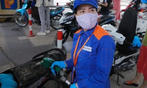 Giá xăng dầu giảm sâu