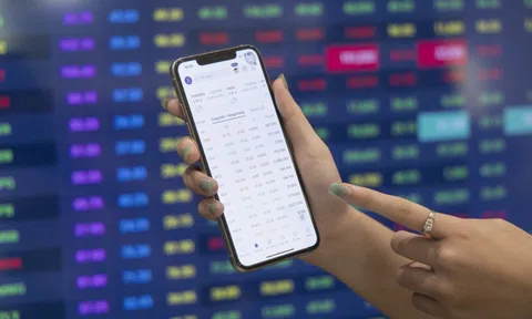 VN-Index lên cao chưa từng thấy