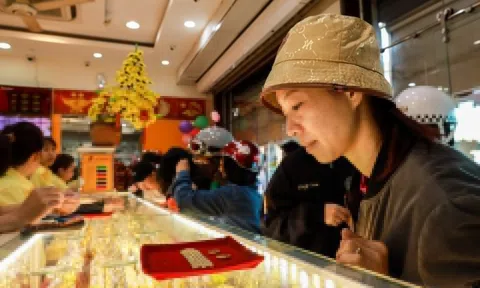 Vàng trong nước rớt giá