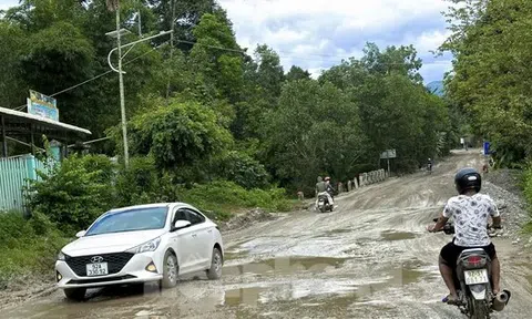 Cận cảnh tuyến đường 'đau khổ' với người dân vùng núi Đà Nẵng