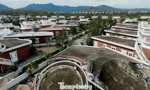 Tận thấy khu du lịch có hàng chục căn villa 'rách nát' do bão