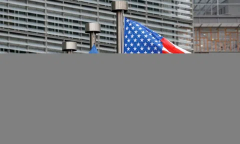 EU 'đứng ngồi không yên' trước các đòn thuế quan của ông Trump