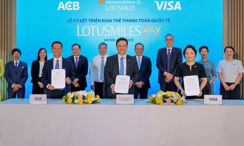 Vietnam Airlines hợp tác cùng ACB và Visa ra mắt thẻ hội viên tích hợp thanh toán Lotusmiles Pay