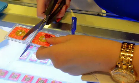 Giá vàng hôm nay, 1-10: Biến động dữ dội