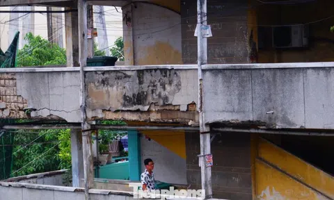 Sống bất an trong chung cư ở TPHCM: 'Nghe tiếng động mạnh là sợ trần rơi'
