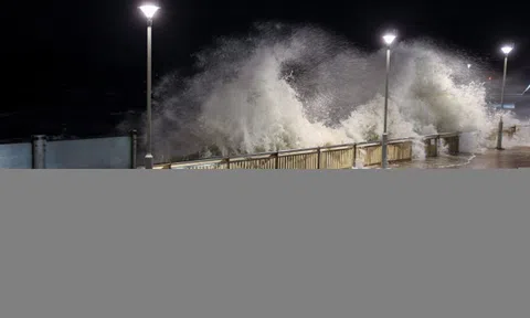 Siêu bão Ragasa tàn phá Hong Kong, làm 14 người chết ở Đài Loan