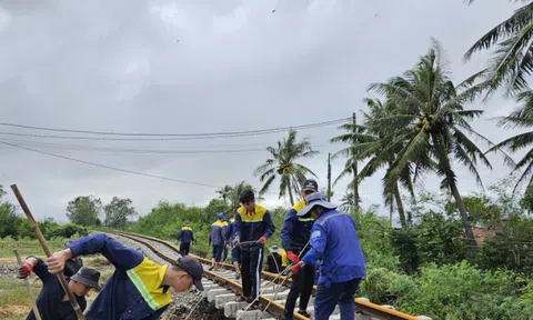 Tê liệt đường sắt Bắc - Nam, hơn 21.000 vé tàu hoàn trả khách