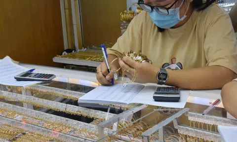 Giá vàng hôm nay 8-11: Tăng vọt trở lại