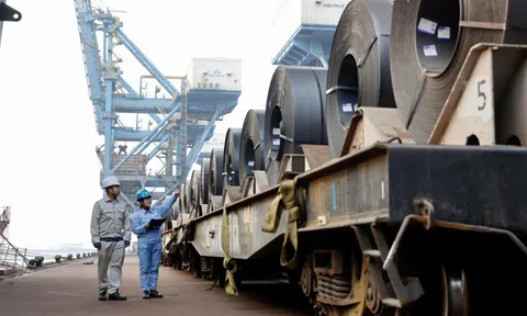 Kỷ lục mới của tỉ phú thép Trần Đình Long