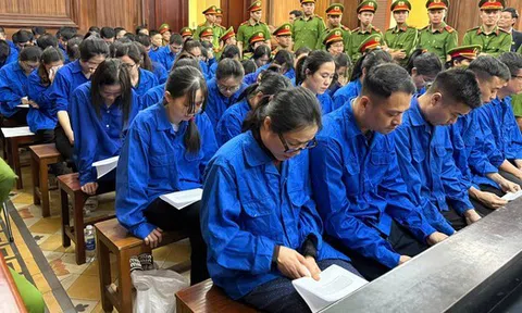 Hình ảnh 100 bị cáo hầu tòa tại TPHCM trong vụ "bão" phiếu thử nghiệm giả