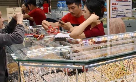 Giá vàng hôm nay 16-1: Sụt giảm rồi bất ngờ tăng mạnh