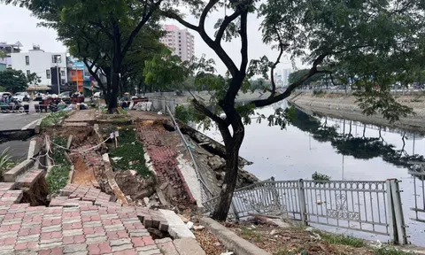 Sau tiếng động lớn, cả đoạn đường dài gần 50m ‘biến mất’