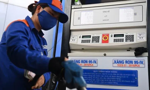 Chuyện gì đang xảy ra với cổ phiếu Petrolimex