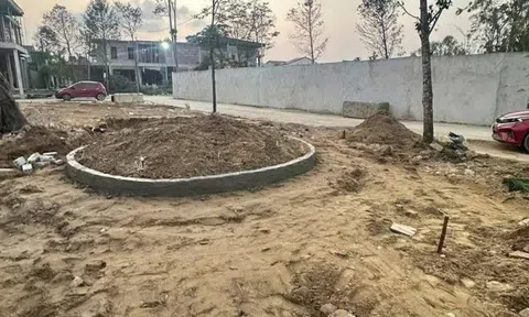 Mua đất, chuẩn bị xây nhà thì chủ cũ bất ngờ đắp mộ giữa đất: Người xây mộ nói gì?