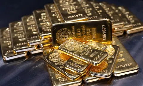 Giá vàng thế giới chứng kiến mức tăng chưa từng thấy trong vài tiếng đồng hồ, lên mốc 5.600 USD/ounce