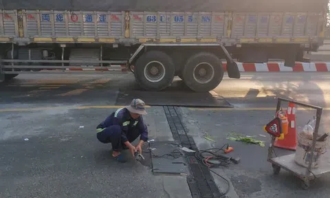 Vụ một cây cầu quan trọng ở TPHCM bị cảnh báo mất an toàn: Tiến hành sửa chữa các khe co giãn