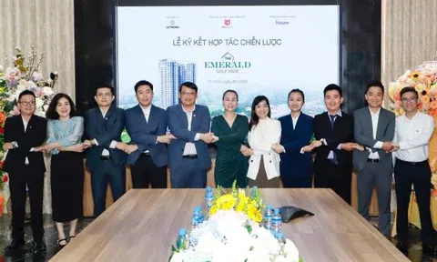 Houze triển khai tiếp thị kinh doanh 200 sản phẩm đẹp nhất The Emerald Golf View