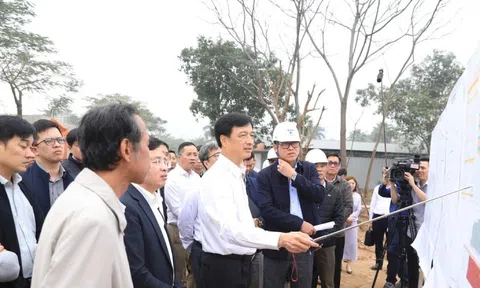 Bí thư Hà Nội lưu ý xử lý nhà 'siêu mỏng, siêu méo'