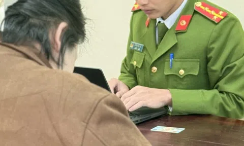 Nhận 94,7 triệu đồng từ tài khoản lạ, người phụ nữ âm thầm rút sạch tiền mang về nhà, 3 tháng sau công an mời làm việc