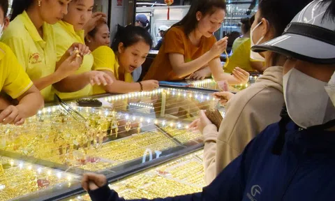 Giá vàng hôm nay 11-2: Đảo chiều sụt giảm mạnh