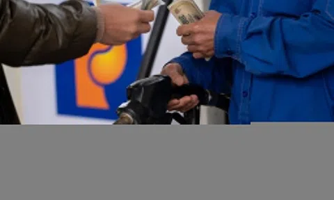 Giá xăng tăng vượt 19.000 đồng/lít