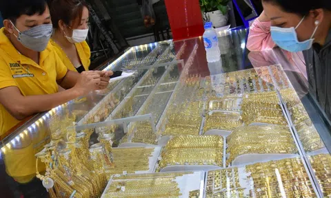 Giá vàng hôm nay 10-2: Tiếp tục tăng mạnh