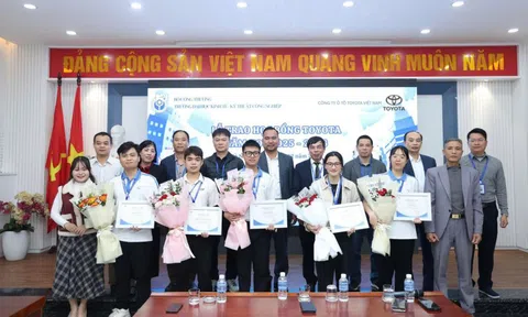 Toyota Việt Nam cùng các đại lý trao tặng 123 suất học bổng hỗ trợ sinh viên năm 2025