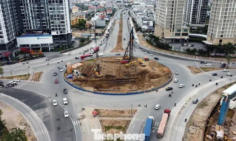 Lắp đèn chiếu sáng cho người dân qua công trường giao thông đẹp nhất Hải Phòng ngày Tết