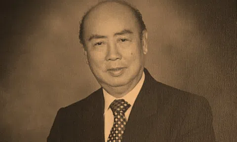 Tỷ phú gốc Hoa đào tạo người kế nghiệp bằng cách đưa con nhỏ đi họp cùng